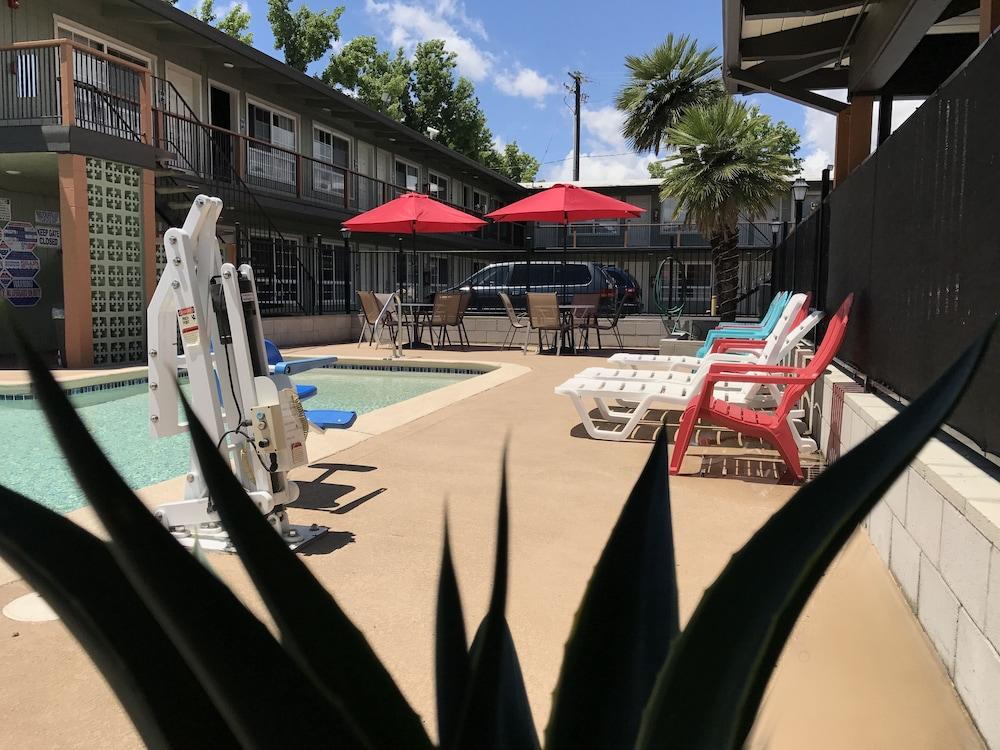 רדינג Thunderbird Lodge מראה חיצוני תמונה